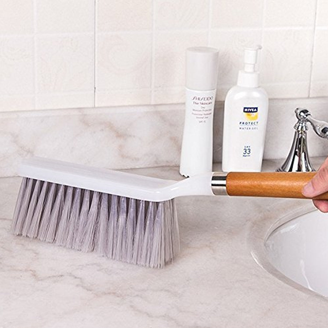 Long Bristle Dust Cleaning Brush Ideal for Carpet Cleaning, Car Seat, Bed, Sofa, Curtains, Mats and Household Upholstery Cleaning Carpet Brush Wooden Handle