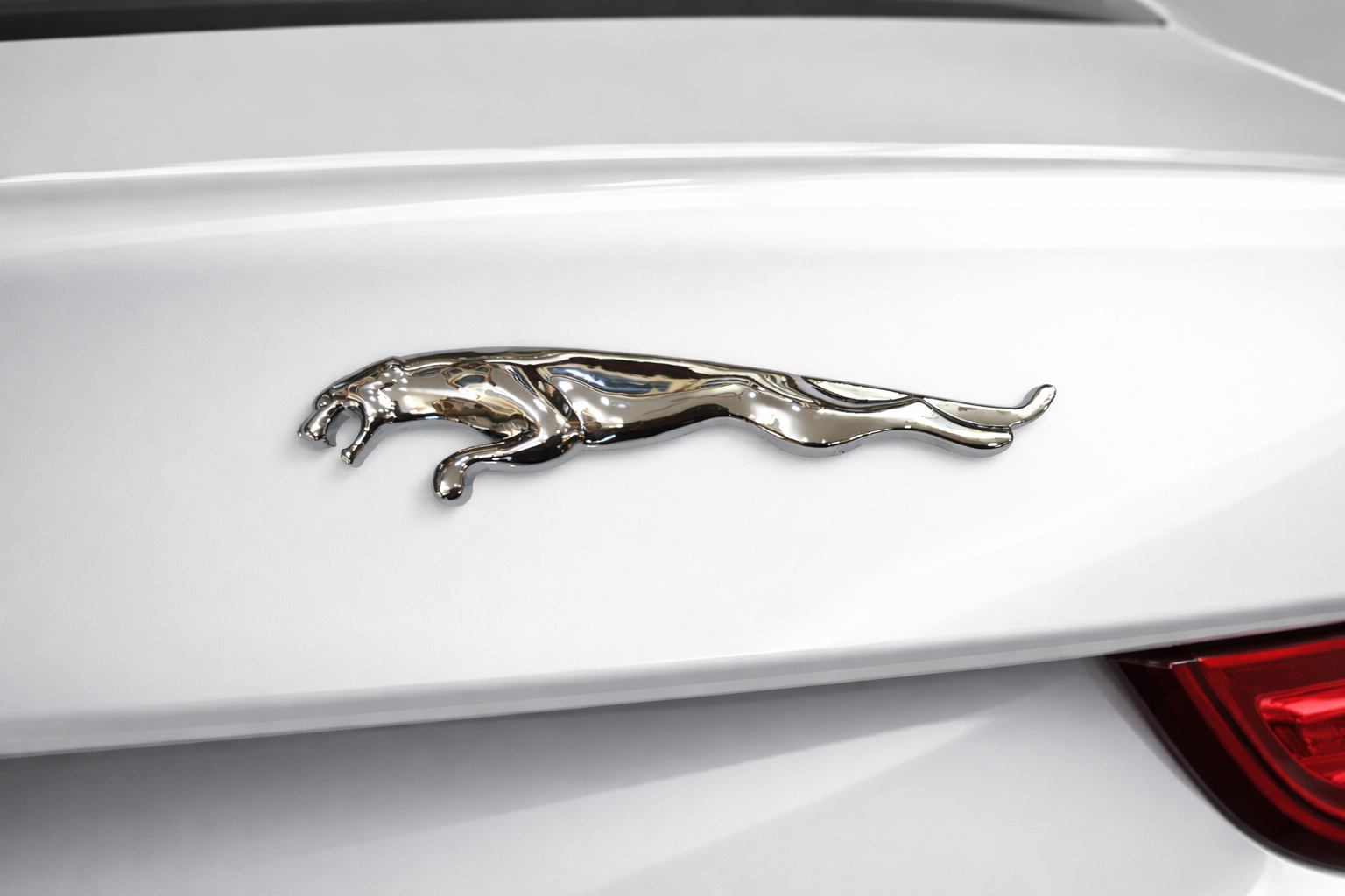 Carsonify 3D Metal Jaguar Car Badge Emblem Sticker | Aluminum Alloy Chrome Jaguar Logo Decal | Self-Adhesive Car & Bike Exterior Decoration | Premium Metallic Auto Styling