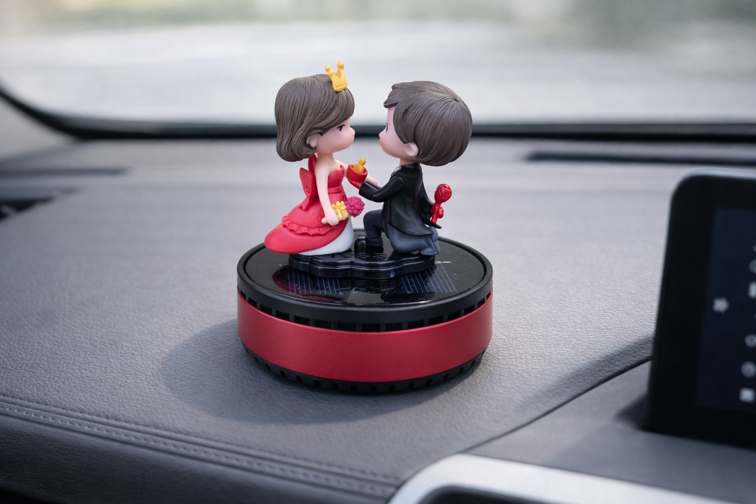 Acto Solar Powered Rotating Couple Showpiece with Aroma Diffuser Bottle – Romantic Dashboard & Home Decor